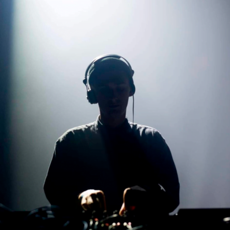 PHARA, Live + DJ Set para celebrar el aniversario #2 de Aerotechno en '𝗢𝘂𝘁 𝗢𝗳 𝗕𝗼𝗱𝘆 𝗘𝘅𝗽𝗲𝗿𝗶𝗲𝗻𝗰𝗲'