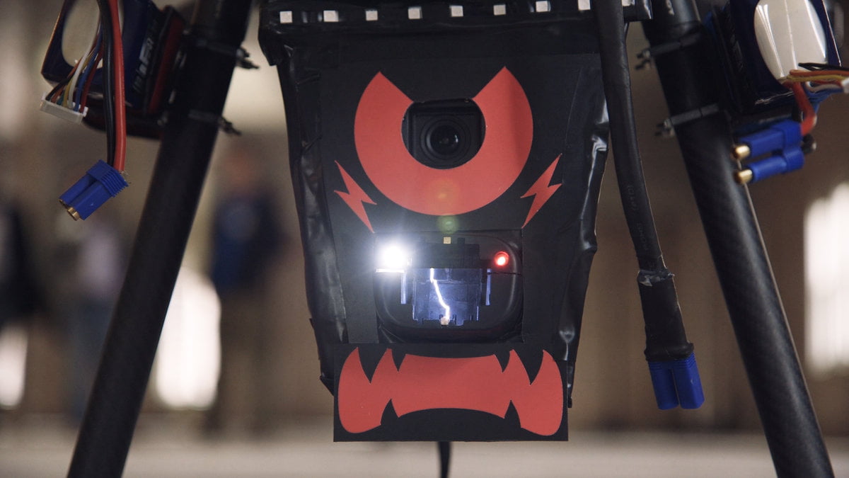 CUPID: El drone que dispará un taser de 80.000 voltios ! ( Ver Video )
