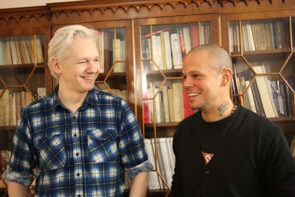 Julian Assange y Calle 13 harán una colaboración juntos...